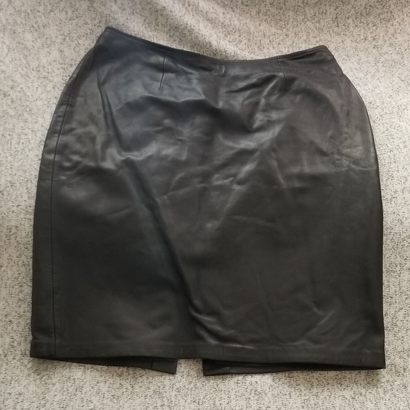 Stylish VS Black Leather Miniskirt Women Size 8 - Picture 2 of 4